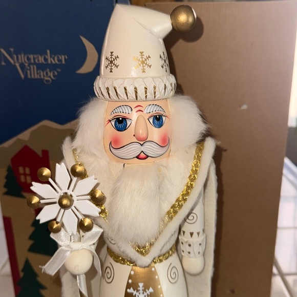 🐈‍⬛ NIB 15” VINTAGE NUTCRACKER VILLAGE Winter Santa - Picture 2 of 9